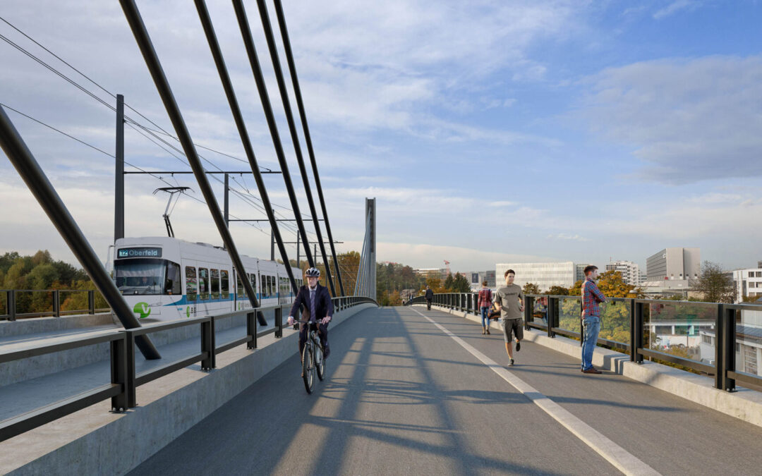 Künstlerische Darstellung des projektierten Viadukt der Glattalbahn-Verlängerung Kloten beim Flughafen Zürich aus der Perspektive eines Velofahrers. Getrennte Bereiche für Tram, Velofahrer und Fussgänger; ein Tram der Glattalbahn-Linie 12 fährt nach Oberfeld, ein Radfahrer trägt Helm, Menschen gehen spazieren oder unterhalten sich, im Hintergrund moderne Gebäude und herbstliche Bäume unter blauem Himmel.